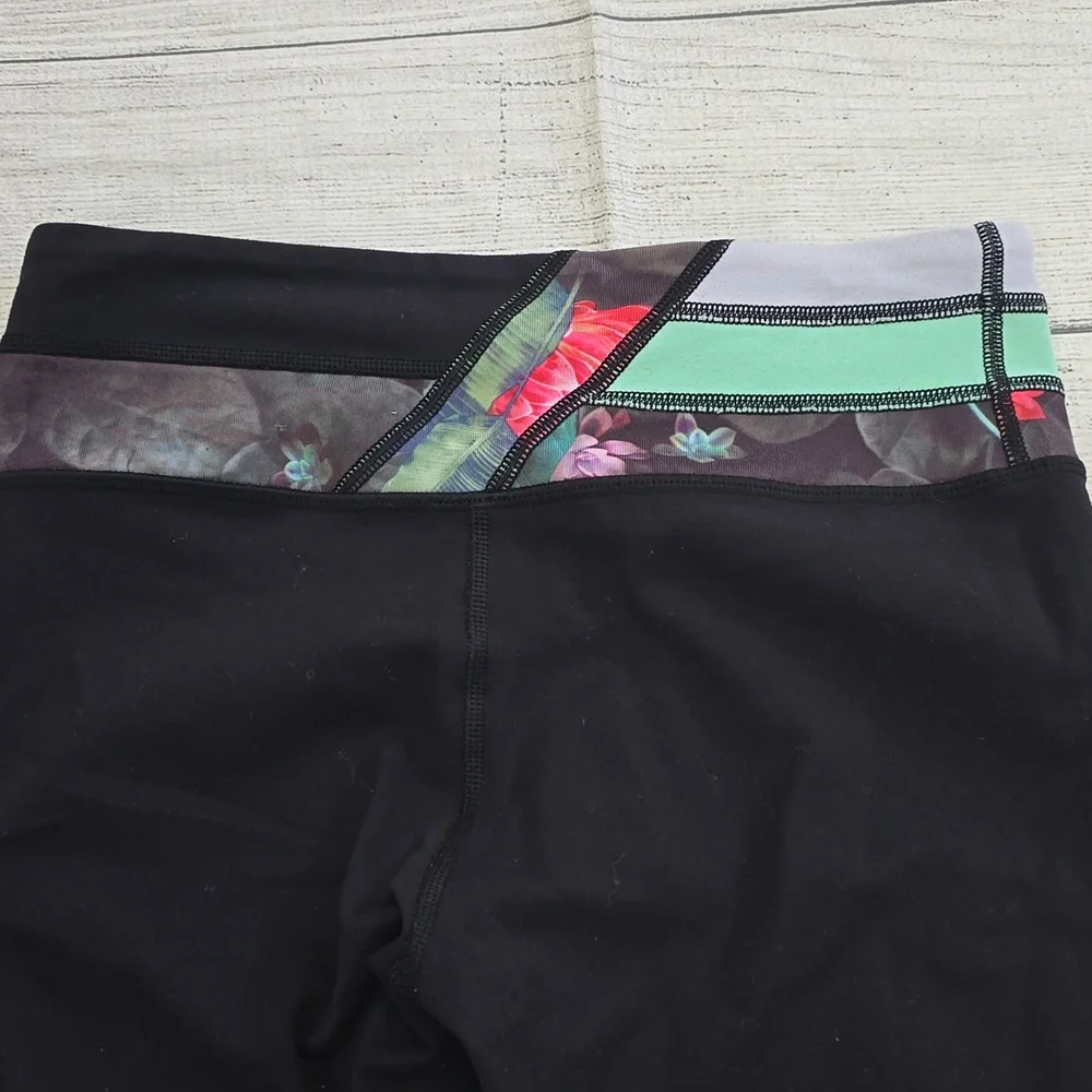 Lululemon Crop Size 4 - Picture 4 of 8